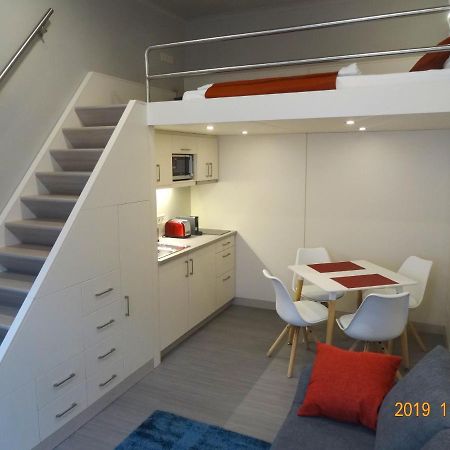 Old Buda Studio Apartment Budapest Bagian luar foto