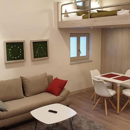 Old Buda Studio Apartment Budapest Bagian luar foto