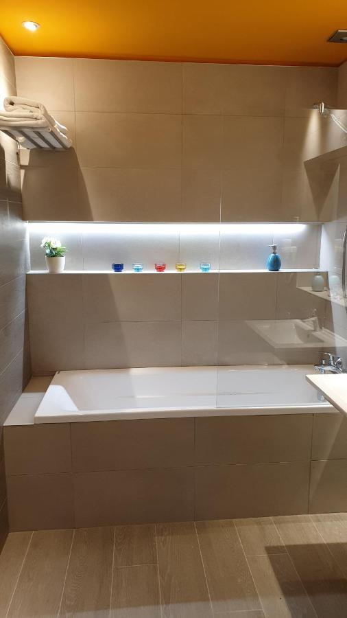 Old Buda Studio Apartment Budapest Bagian luar foto