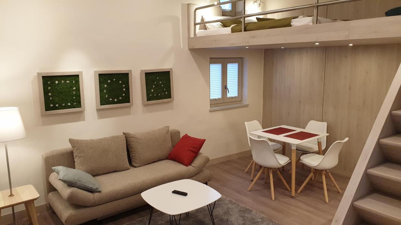 Old Buda Studio Apartment Budapest Bagian luar foto