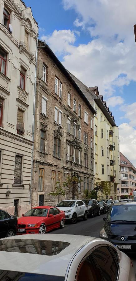 Old Buda Studio Apartment Budapest Bagian luar foto