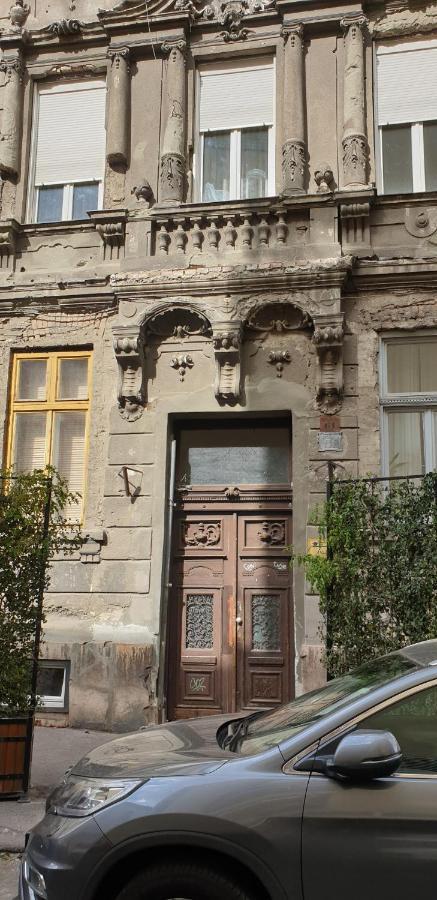 Old Buda Studio Apartment Budapest Bagian luar foto